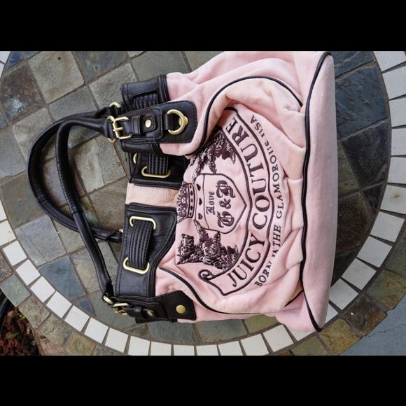 Meet your Posher, Dee - Picture 2 of 15